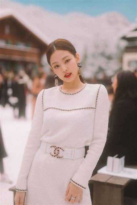 gucci white shirt black pink jennie